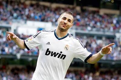 Karim Benzema extends contract with Real Madrid through 2019