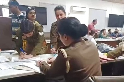 'He Didn't Buy Me a Saree': Agra Woman Reaches Police Station after Dispute with Husband