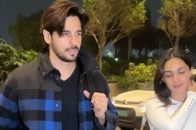 Kiara Advani-Sidharth Malhotra Head For Their New Year Vacation, Get Papped At Airport | Video