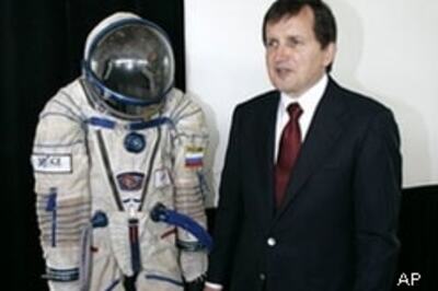 Next space tourist gets ready for trip