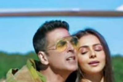 Watch: Akshay Kumar's 'Mind Games' on Rakul Preet Singh As They Promote Cuttputli