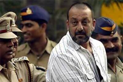 Sanjay Dutt wants 'Policegiri' to do Rs 100 crore business