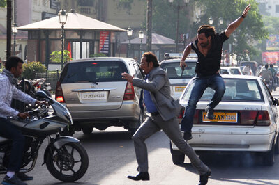 Snapshot: Saif Ali, Gulshan Grover shoot for 'Bullet Raja' in Lucknow