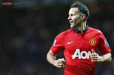Manchester United great Ryan Giggs ends playing career