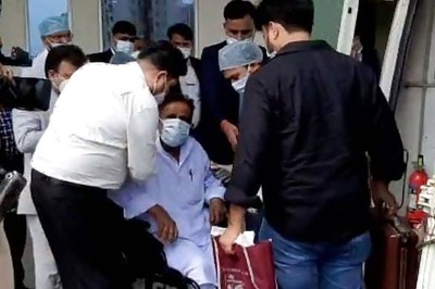 Akhilesh Yadav Visits Ailing Rampur MP Azam Khan in Hospital
