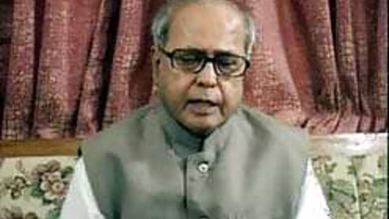 Pranab meets Manmohan Singh over N-deal