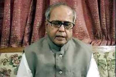 Pranab meets Manmohan Singh over N-deal
