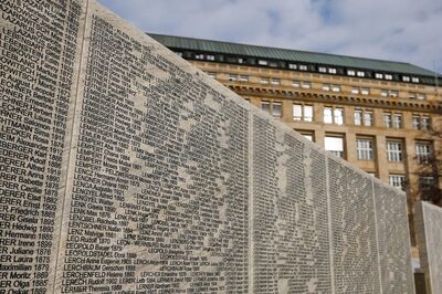 Holocaust: Photo Series With Genocide Survivors Donated to Berlin’s Jewish Museum