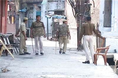 75 arrested, curfew continues in Bareilly, Aonla