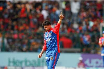 WATCH: Kuldeep Yadav Picks Two Wickets in a Row as Delhi Capitals Claim Team Hat-trick vs Royal Challengers Bangalore
