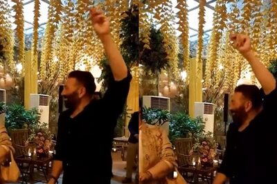 Sunny Deol Owns The Dance Floor As He Grooves To Nach Punjaban At Son Karan's Pre-Wedding Bash; Watch