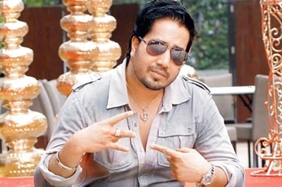 Mika Singh: Girls are like chameleon