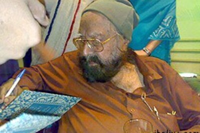 Dalrymple better than I: Khushwant