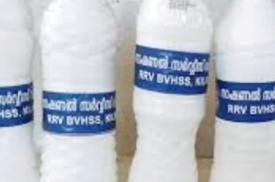 This Kerala School Volunteers Are Selling Lotions To Raise Funds For Wayanad Flood Victims