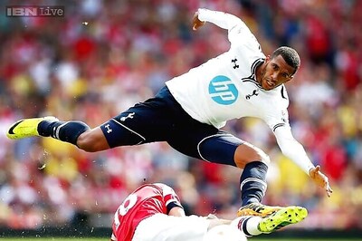 Tottenham Hotspur midfielder Etienne Capoue out for a month