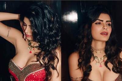 Sexy! Sonali Raut Looks Hot In Red Plunging Neckline Dress, Fans React; Check Photos