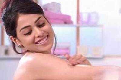 Oops! Genelia drops her towel