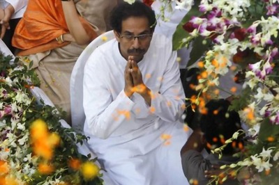 Shiv Sena Worker Pours Ink on Man for Criticising Uddhav Thackeray on Social Media