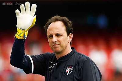 Sao Paulo goalkeeper scores 127th goal to extend record