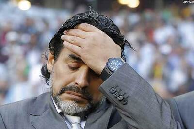 Maradona urged to stay on the job