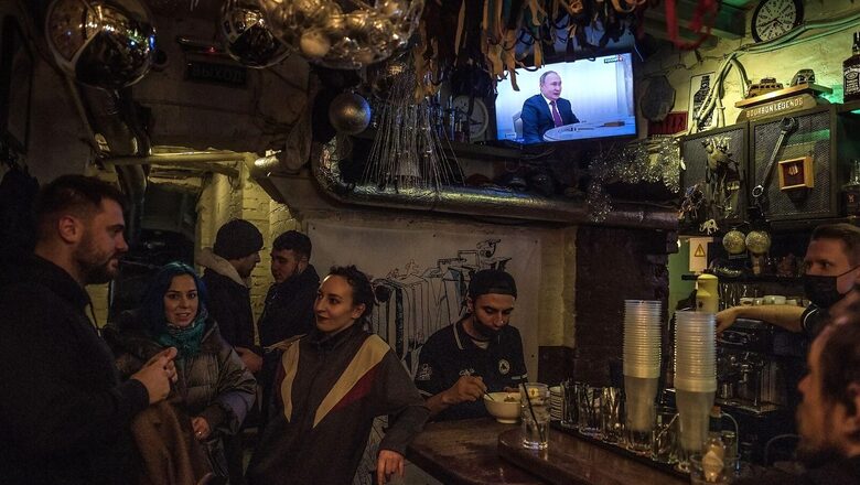 Swamped by State Media, Russians Near Ukraine Toe the Line
