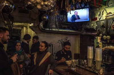 Swamped by State Media, Russians Near Ukraine Toe the Line