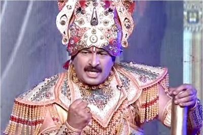 Video of Manoj Tiwari Saying '1 Second' and 'Team Ka Bandar' at Ayodhya's Ramlila has Left Netizens in Splits