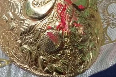 Meet “Bappi Lahiri Of Uttar Pradesh” Who Has A Gold Mask Worth Rs 5 Lakh