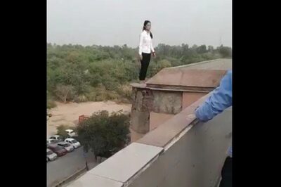 Delhi: Woman Dies of Multiple Fractures After Jumping off Akshardham Metro Station in Suicide Bid