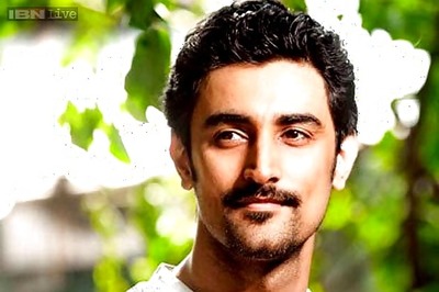 Kunal Kapoor returns from Thailand with a black eye and broken tooth