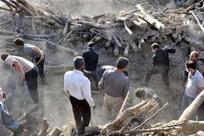 Iran government criticised over earthquake response