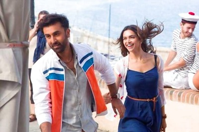 How refreshingly cute do Ranbir Kapoor and Deepika Padukone look in this still from 'Tamasha'!