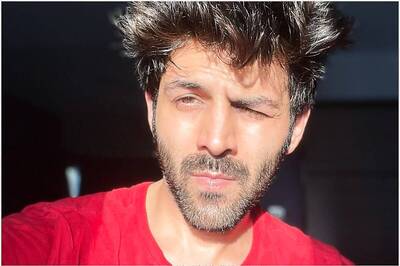 Kartik Aaryan Posts 'CovidSelfie', Wants Night Curfew for Everyone Since He's in Quarantine