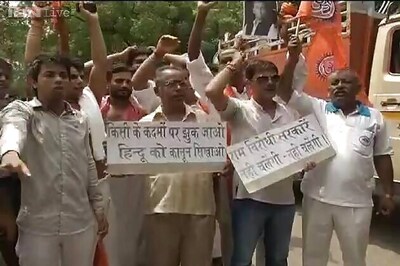 VHP protests while Mulayam remains defiant on ban on Ayodhya Yatra