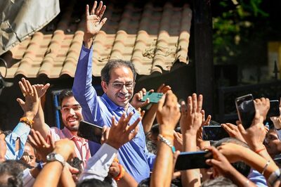 'Don't Steal My Father': Uddhav Thackeray Slams 'Chuna Lagao Aayog' in Rally, Takes 'Gaumutra' Dig at BJP