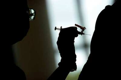 Cong Leaders Submit Memoranda to President for Universal Free Vaccination