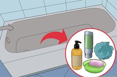 How to Clean a Bathtub with Bleach