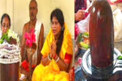 In West Bengal's Ashoknagar, People Visit This Temple For The Rare Red And Black Shiva Linga