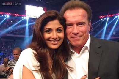 Shilpa Shetty poses with Schwarzenneger in Macau