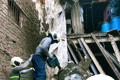 14 Rescued, Some Feared Trapped After Part of Chawl Collapses in Mumbai’s Kandivali