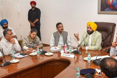 Armed with Beds & Cylinders, Punjab Farmers Protest on Chandigarh-Mohali Border; Unwarranted, Says CM