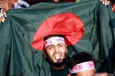 Bangladesh: Anti-Islamist blogger stabbed to death