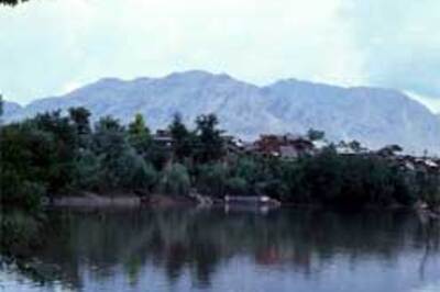 Kashmiris condemn attack on tourists