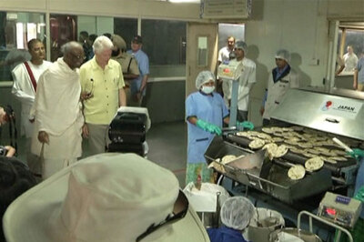 Bill Clinton visits 'Akshaya Patra's' kitchen, serves food to students