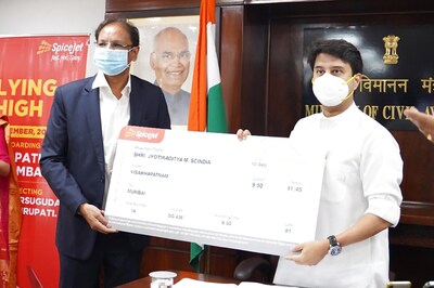 Jyotiraditya Scindia Flags Off New SpiceJet Flight Between Mumbai and Vishakapatnam