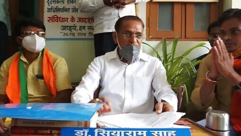 Fed up of Seeing Locked Office Every Day, Chhattisgarh Govt Official Resumes Work Outside Building