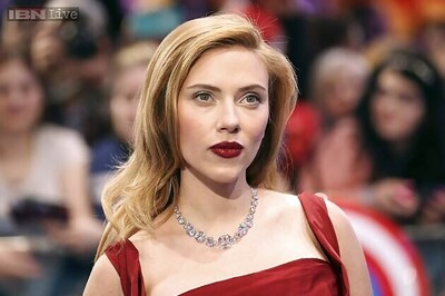 Scarlett Johansson hosts a romantic dinner for fiance on his birthday