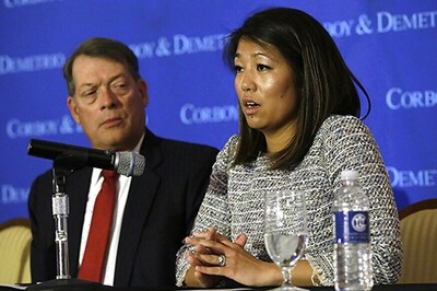 Man Dragged Off United Airlines Flight Plans to Sue: Lawyers