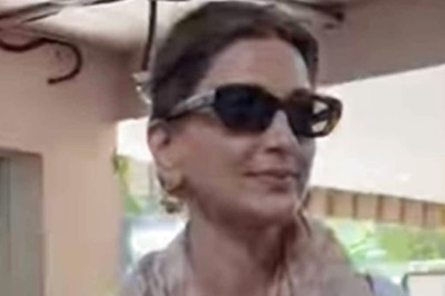 Sonali Bendre Slays In Casuals As She Gets Papped At Mumbai Airport