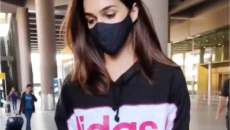 Kriti Sanon Strictly Says No on Being Asked to Remove Mask, Watch Video